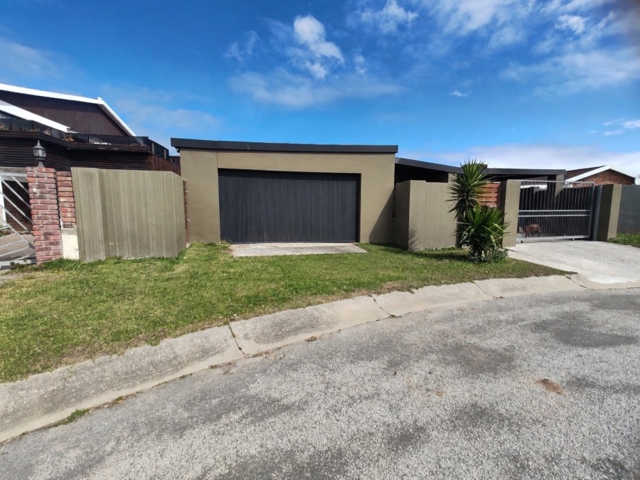 5 Bedroom Property for Sale in Kabega Park Eastern Cape